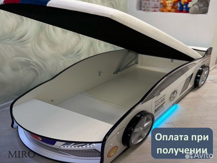 Детская кровать машина