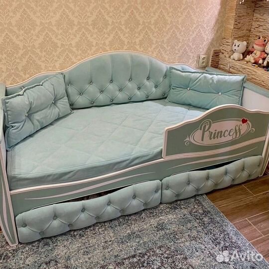 Детская кровать диван с каретной стяжкой