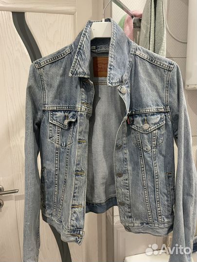 Джинсовая куртка levis
