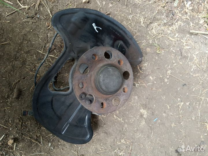 Мерседес C class w204 поворотный кулак со ступицей