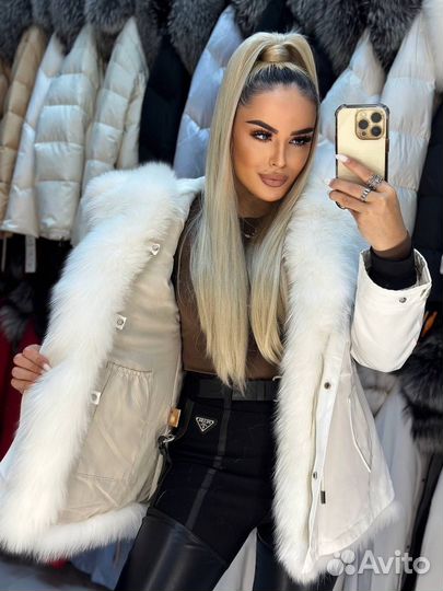 Парка белая с песцом и утеплителем кролик