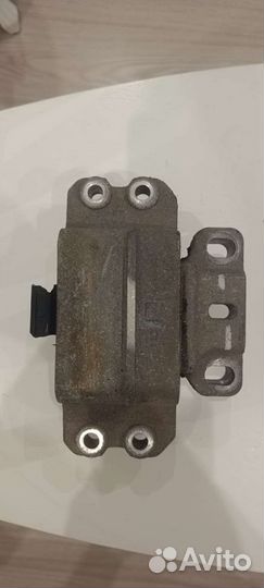 Опоры двигателя volkswagen Jetta 5