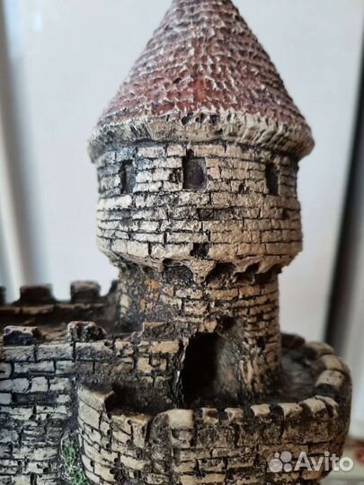 Замки и грунт для аквариума