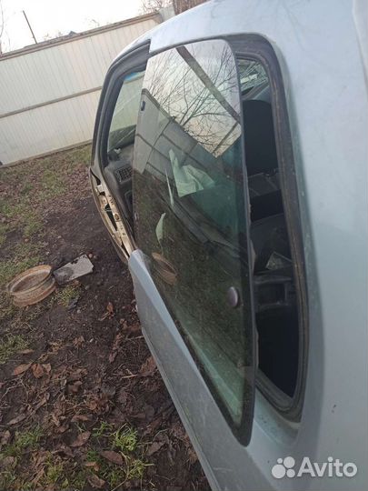 Задняя форточка левая пежо 106