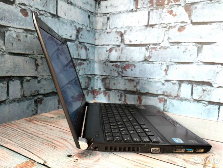 Ультрабук Toshiba на i3-3110m/ RAM 8/ SSD 256