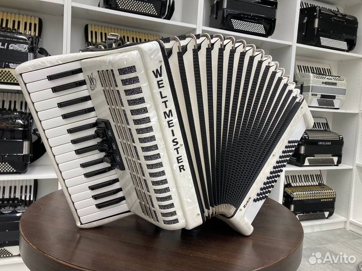 Аккордеон Weltmeister Rubin