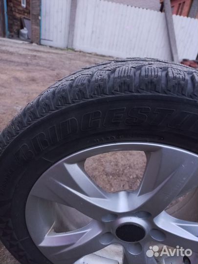 Bridgestone Ice Cruiser 7000 205/60 R16
