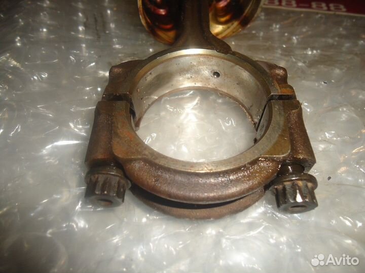 Поршень с шатуном (Toyota Mark II)