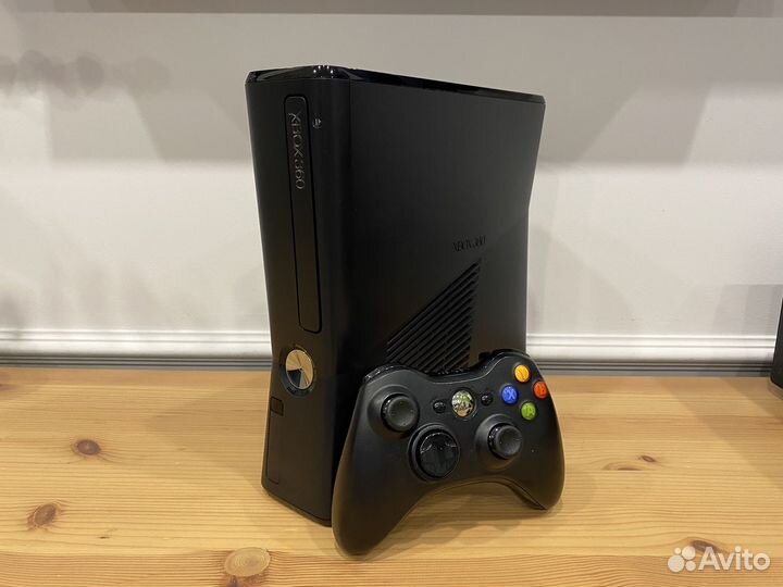 Xbox 360 S / 60 игр / Freeboot прошитый