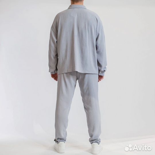 Легкий мужской костюм