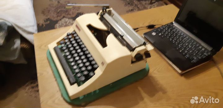 Печатная пишущая машинка