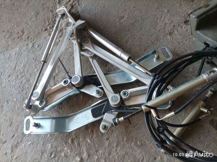 Петли гидравлики багажника VW Phaeton