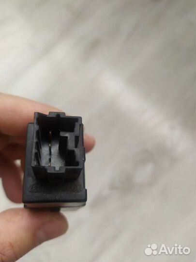 Кнопка регулировки угла наклона фар Mitsubishi