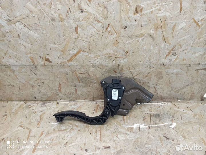 Педаль газа Renault Logan 2