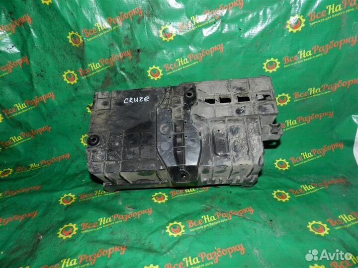 Площадка полка акб Chevrolet Cruze седан 1.6 2010