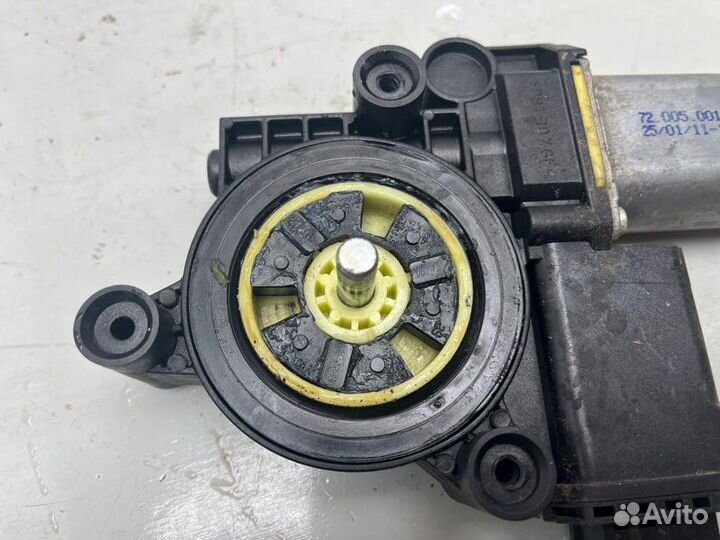 Моторчик стеклоподъемника передний правый Opel