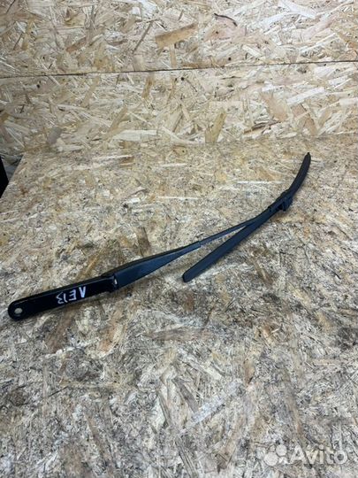 Поводок дворника левый Ford Focus 2 2010