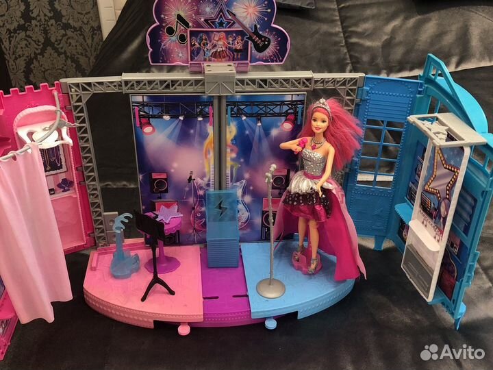 Сцена для Барби вместе с куклой