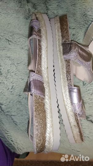 Продам женские босоножки