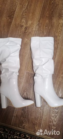 Продаю белые сапоги