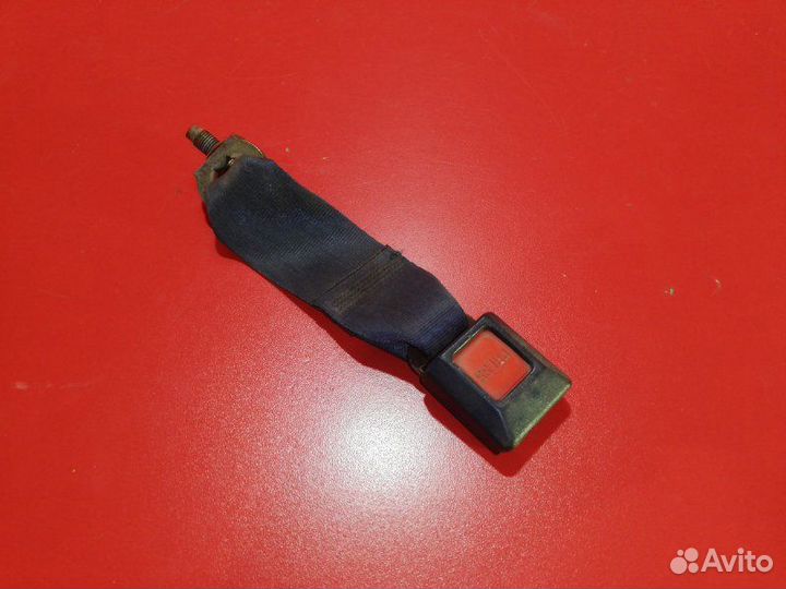 Ремень безопасности задний Toyota Hilux Surf YN130