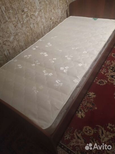 Кровать с матрасом