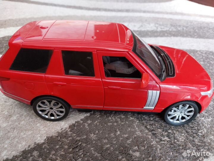 Игрушечная машина,на аккумуляторе состояние новой