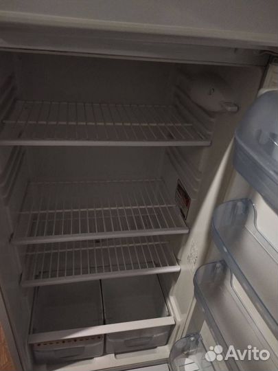 Холодильник Indesit