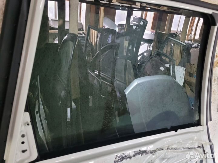 Стекло двери задняя левая Subaru Forester 4
