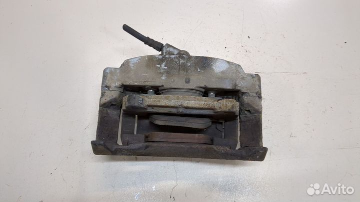 Суппорт левый передний Volvo XC70