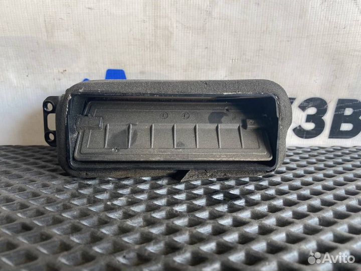 Дефлектор обдува салона правый Volvo FH5 82165751