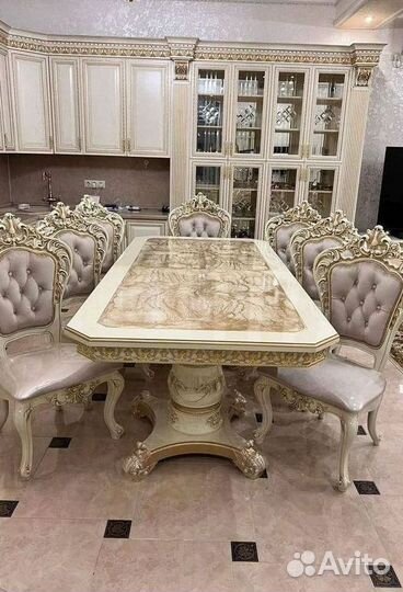 Стол кухонный и стулья