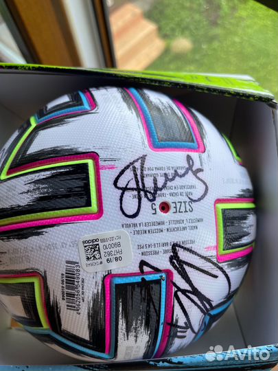 Мяч adidas uniforia с подписями сборной РФ