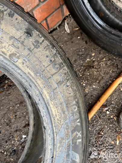 Nokian Tyres WR 225/60 R17