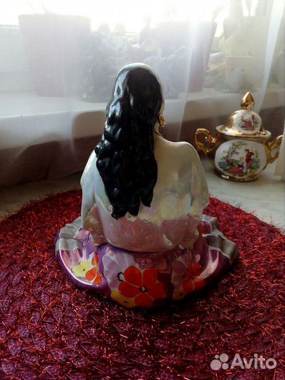 Статуэтка фарфор