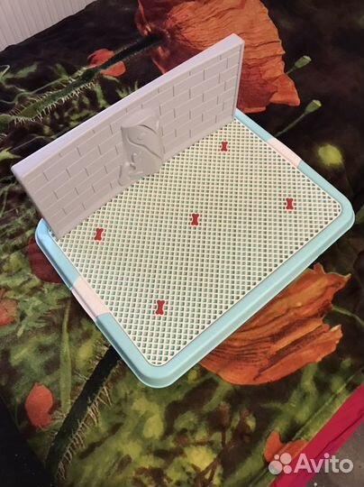 Туалет для собак со стенкой большой