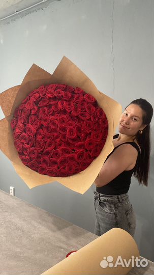 101 роза. Крансны розы. Белые розы