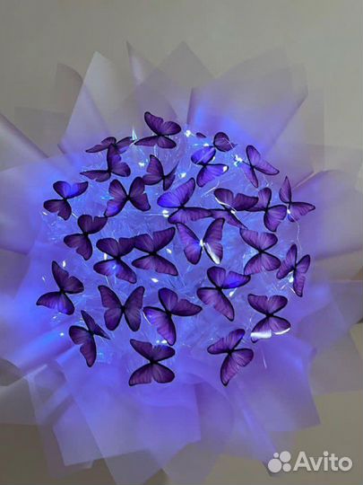 Светящейся букет из бабочек