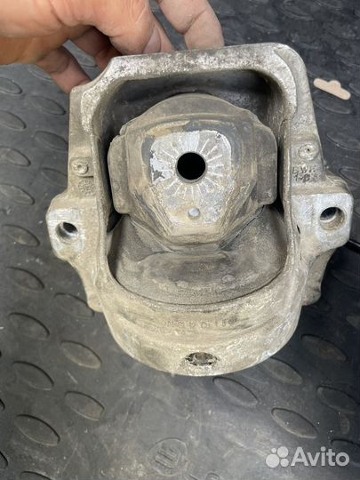 Подушка двигателя