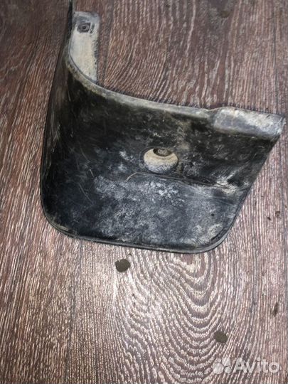 Брызговик задний левый Toyota Corolla ADE150