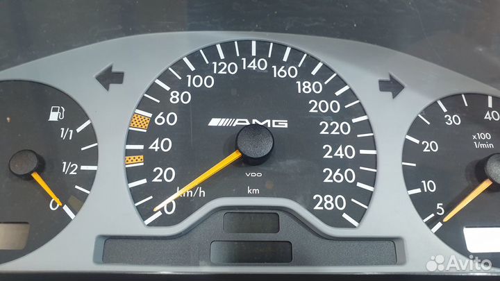 Панель приборов на Mercedes-Benz W202 C36AMG