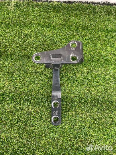 Петля двери задней Tesla Model X 2018