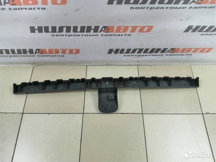 Кронштейн заднего бампера центральный Ford Focus 2