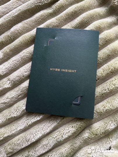 Карточки Чонгука BTS с выставки Golden в Сеуле