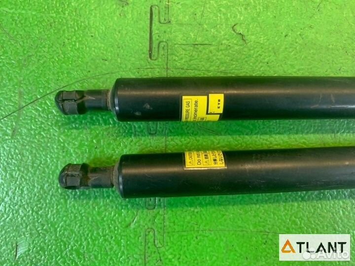 Амортизатор багажника задняя toyota crown majesta