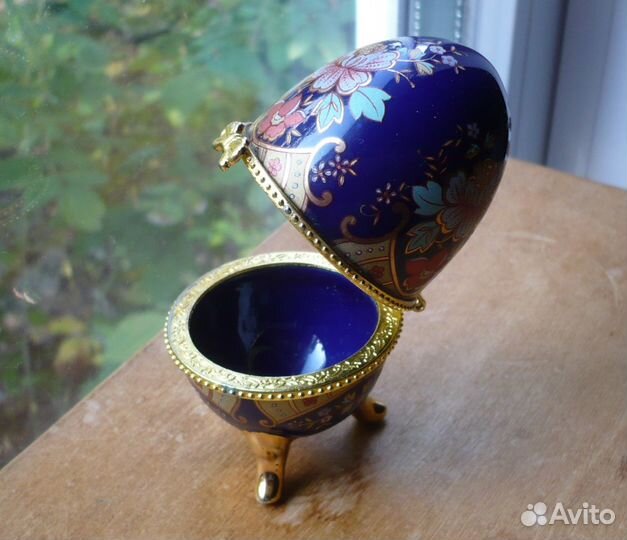 Шкатулка яйцо на ножках.Высота 8 см