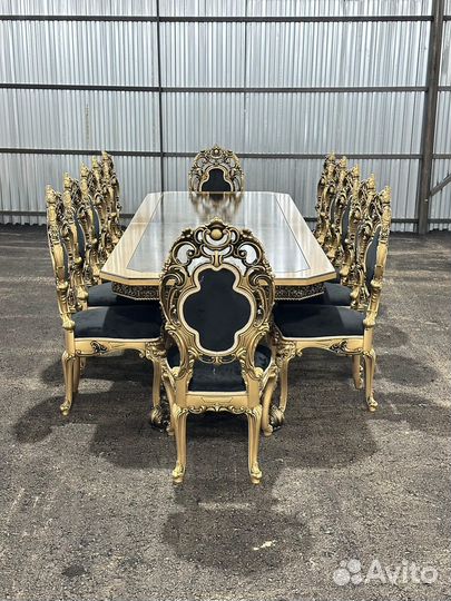 Стол со стульями