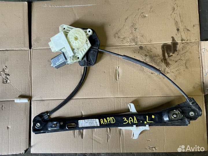 Skoda Rapid стеклоподъемник задний левый
