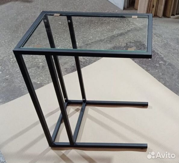 Придиванный столик