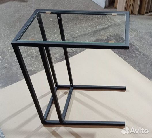 Придиванный столик